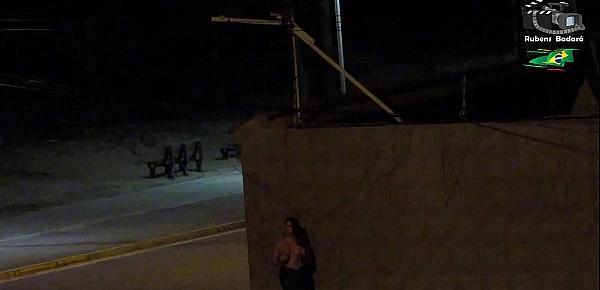  Casal é flagrado pela câmera de segurança da praia. ( Vídeo completo no xvideos red )